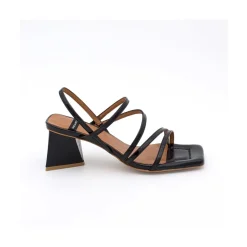 ANGEL ALARCON Guillian - Leather Strappy Sandal With Triangular Heel Design.<Vrouwen Last Units