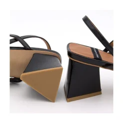 ANGEL ALARCON Guillian - Leather Strappy Sandal With Triangular Heel Design.<Vrouwen Last Units